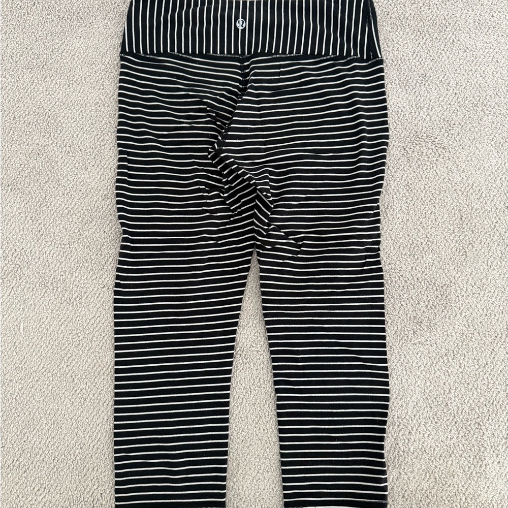 Lululemon Black and White Capris